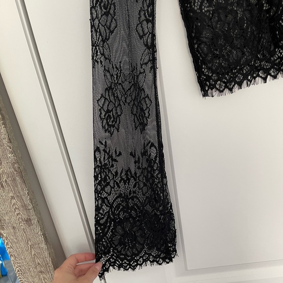 💕3/20$ NWOT Mesh and Lace Long Sleeve Top - Picture 3 of 5